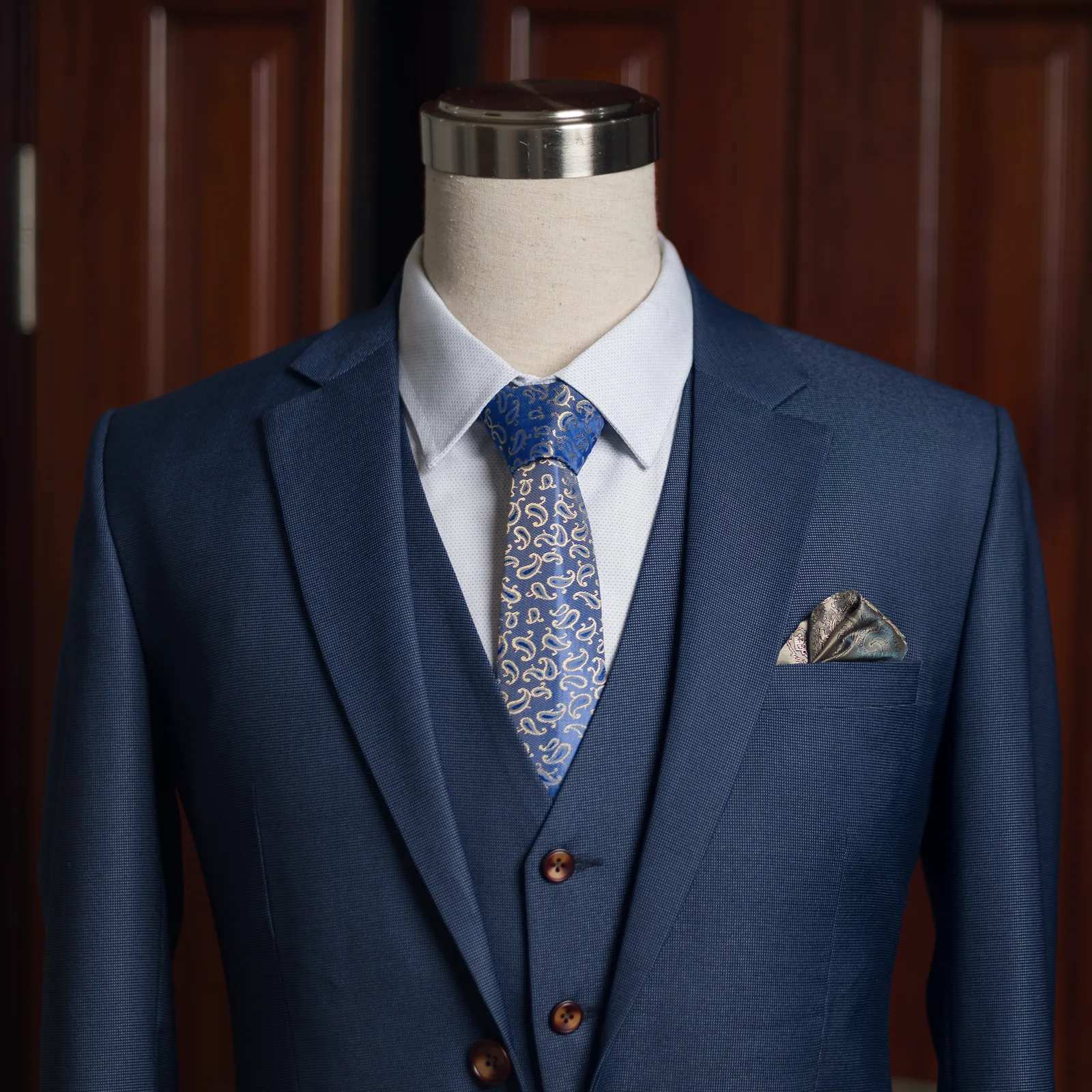 Men's tailoring detail
